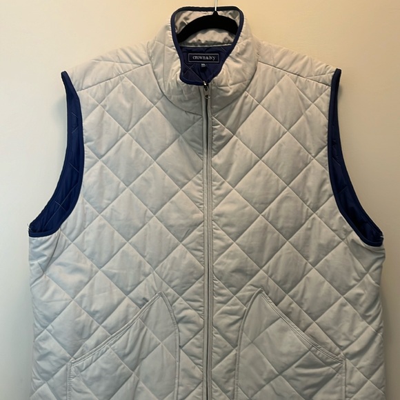 Crown & Ivy Quilted Light Gray & Navy Vest Size 2X - Picture 1 of 8